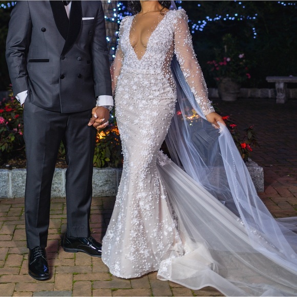 BERTA Bridal 21-109 Designer Wedding Gown! Great deal at a steep discount! - Picture 1 of 8